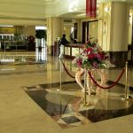 Banconi per reception: quando e perché pensare a una soluzione su misura