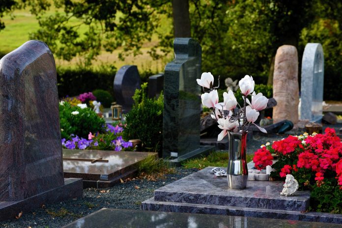 graves-3683272_1280